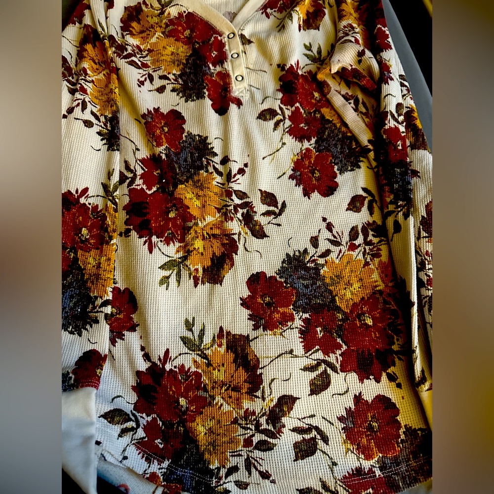 Fall themed flower thermal XXL more like a L or XL